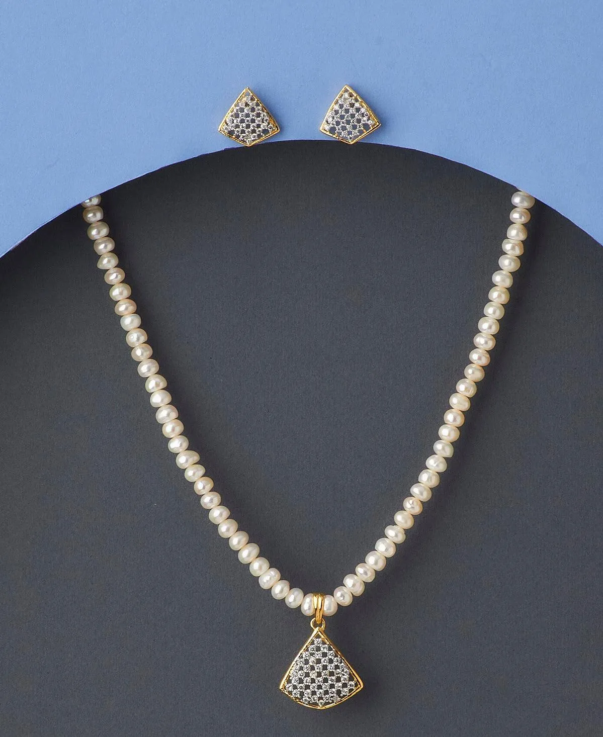 Exquisite Pearl Necklace Set