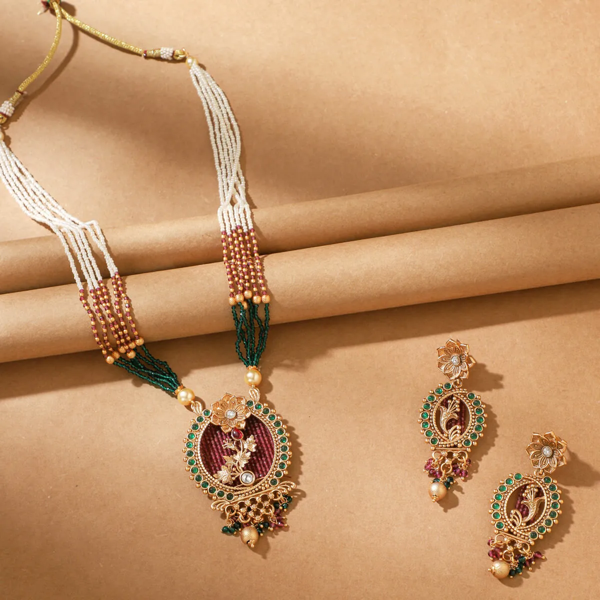 Kundan Pendant Set