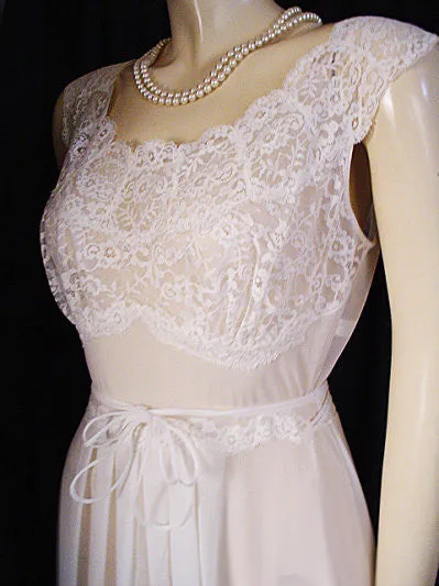 *VINTAGE VANITY FAIR EXQUISITE SOUTHERN BELLE LACE PEIGNOIR & NIGHTGOWN SET